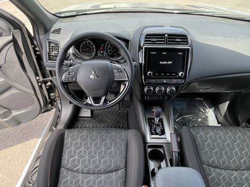 Used 2025 Mitsubishi Outlander Sport AWD image 12