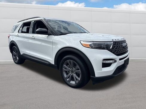Used 2022 Ford Explorer XLT w/ Equipment Group 202A image 13