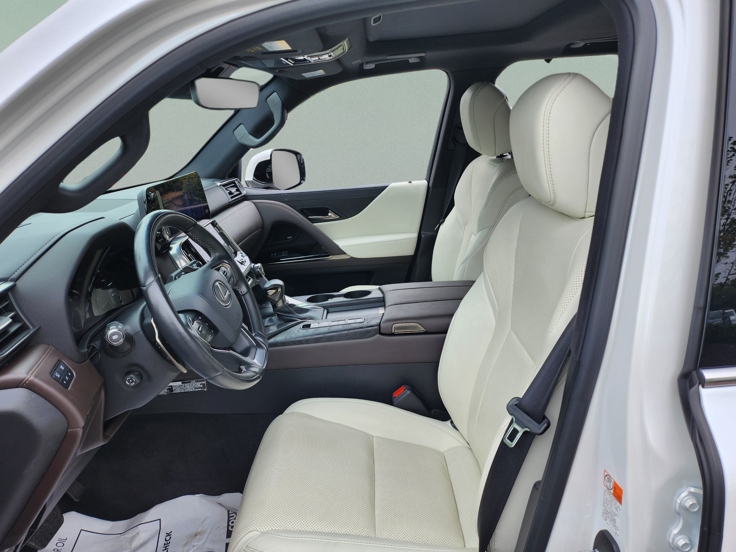 Used 2023 Lexus LX 600 4WD w/ Accessory Package (Z1) image 13