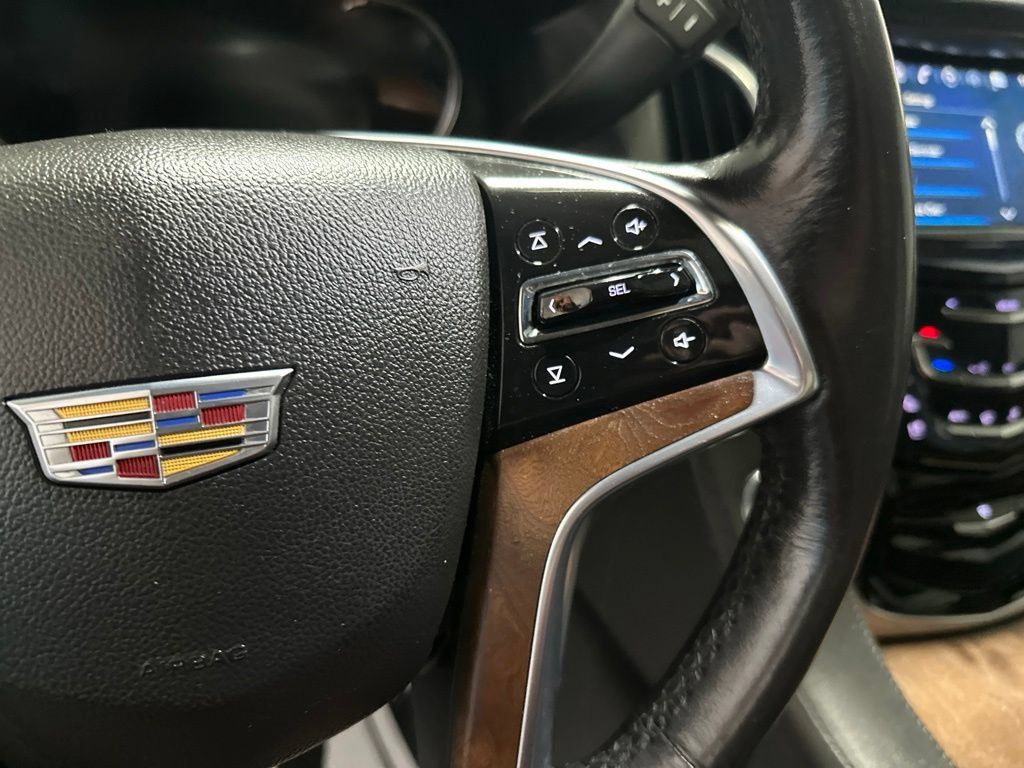 Used 2020 Cadillac Escalade Luxury AWD/4WD image 18