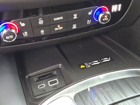 Used 2024 Buick Enclave Premium image 30