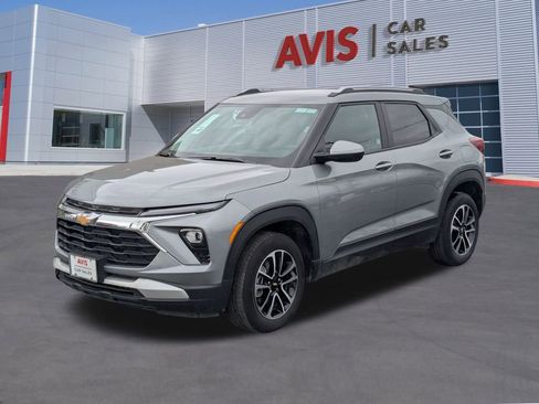 Used 2025 Chevrolet TrailBlazer LT image 1