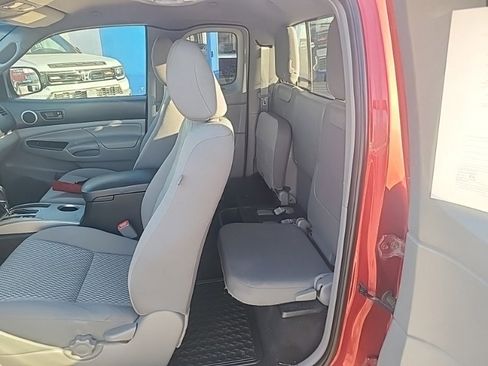 Used 2014 Toyota Tacoma 4x4 Access Cab image 11