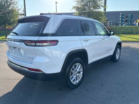 Certified 2023 Jeep Grand Cherokee Laredo AWD/4WD image 9