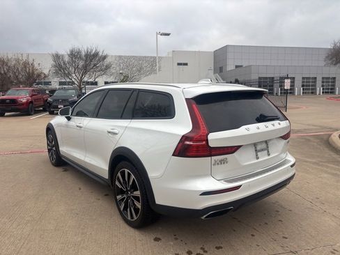 Used 2021 Volvo V60 T5 Cross Country w/ Climate Package image 7