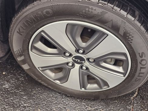 Used 2022 Kia Niro LX image 24