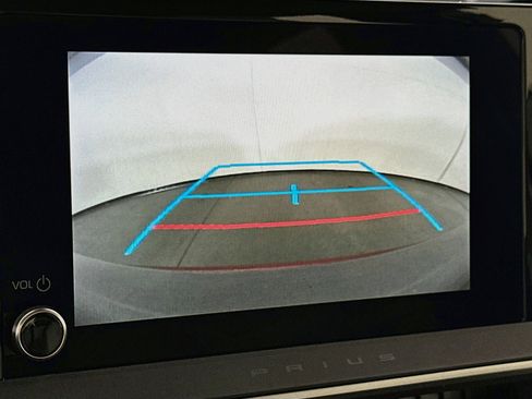 Used 2025 Toyota Prius LE FWD image 22