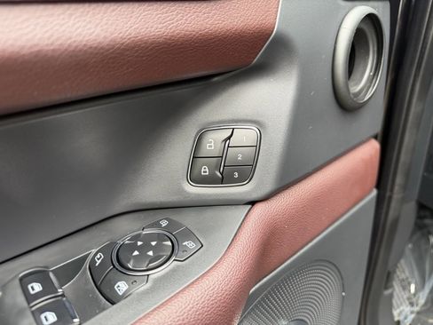 Used 2024 Ford Expedition Max Limited image 12