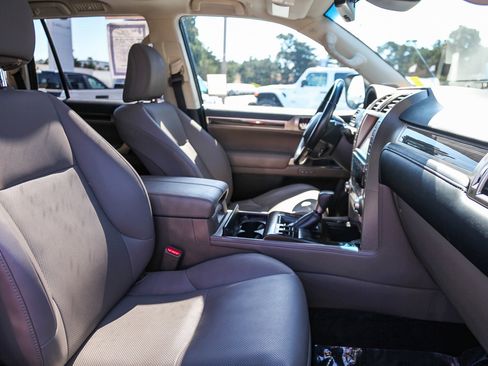 Used 2021 Lexus GX 460 Premium w/ Premium Package image 16