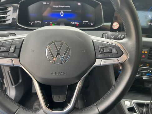 Used 2025 Volkswagen Jetta SE FWD image 19