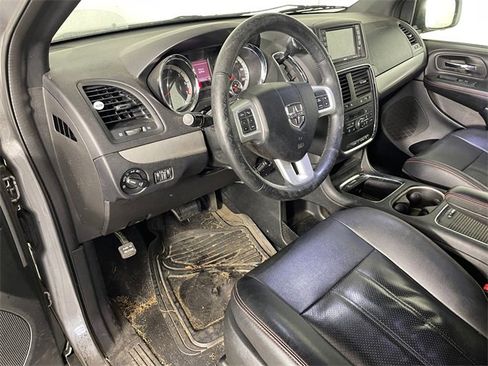 Used 2017 Dodge Grand Caravan GT image 3