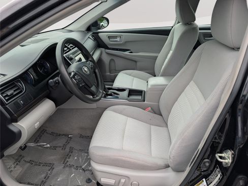 Used 2017 Toyota Camry LE FWD image 16