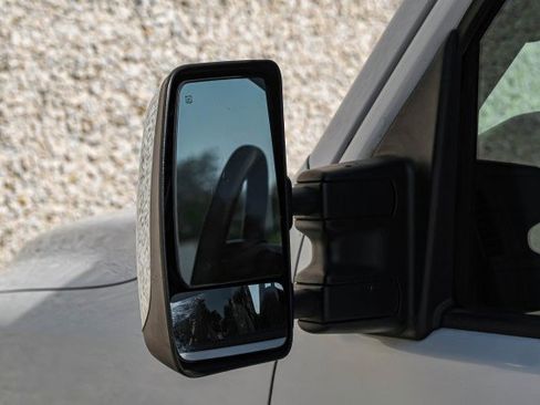 Used 2020 Nissan NV 2500 SV image 37