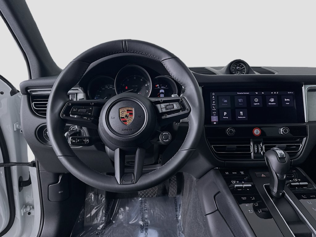 Certified 2025 Porsche Macan AWD/4WD image 25