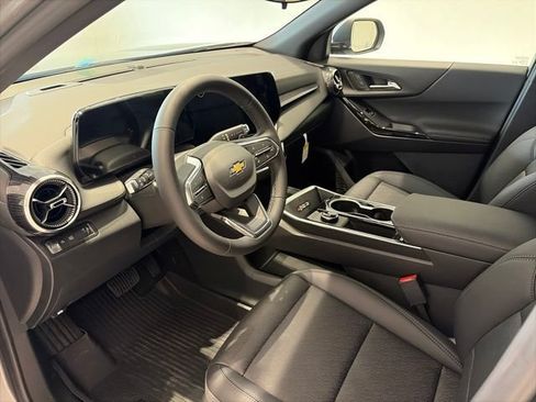 New 2026 Chevrolet Equinox LT w/ Convenience Package II FWD image 8