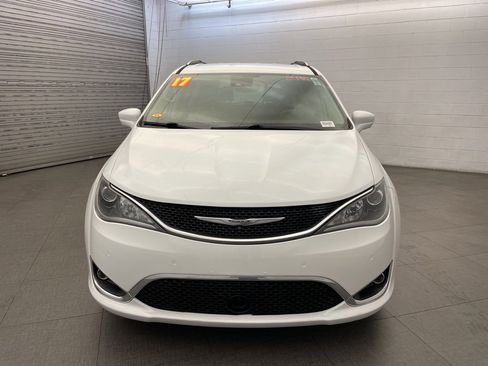 Used 2017 Chrysler Pacifica Touring-L Plus image 10
