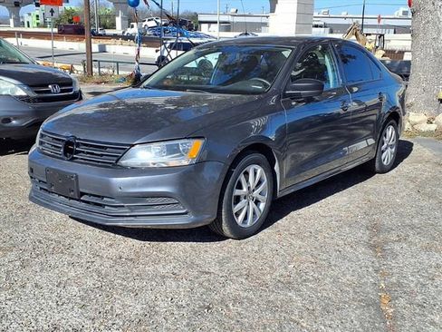 Used 2015 Volkswagen Jetta SE FWD image 3