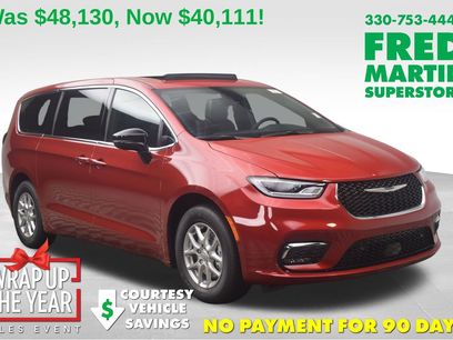 New 2026 Chrysler Pacifica Select