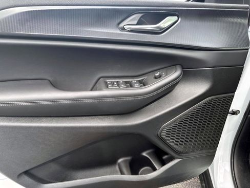 New 2025 Jeep Grand Cherokee L Altitude image 10