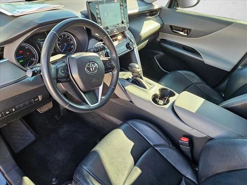 Used 2021 Toyota Venza LE w/ Carpet Mat Package (TMS) image 10