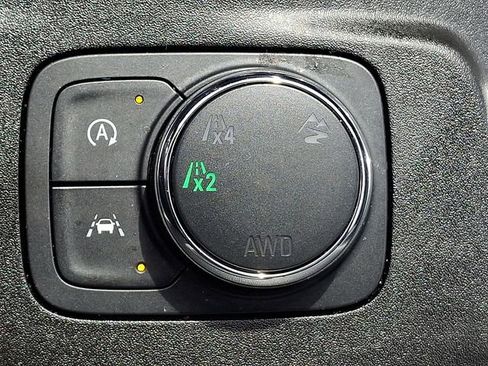 Used 2023 Chevrolet Traverse LT w/ LT Premium Package image 32