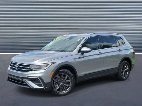 Used 2023 Volkswagen Tiguan SE FWD image 1