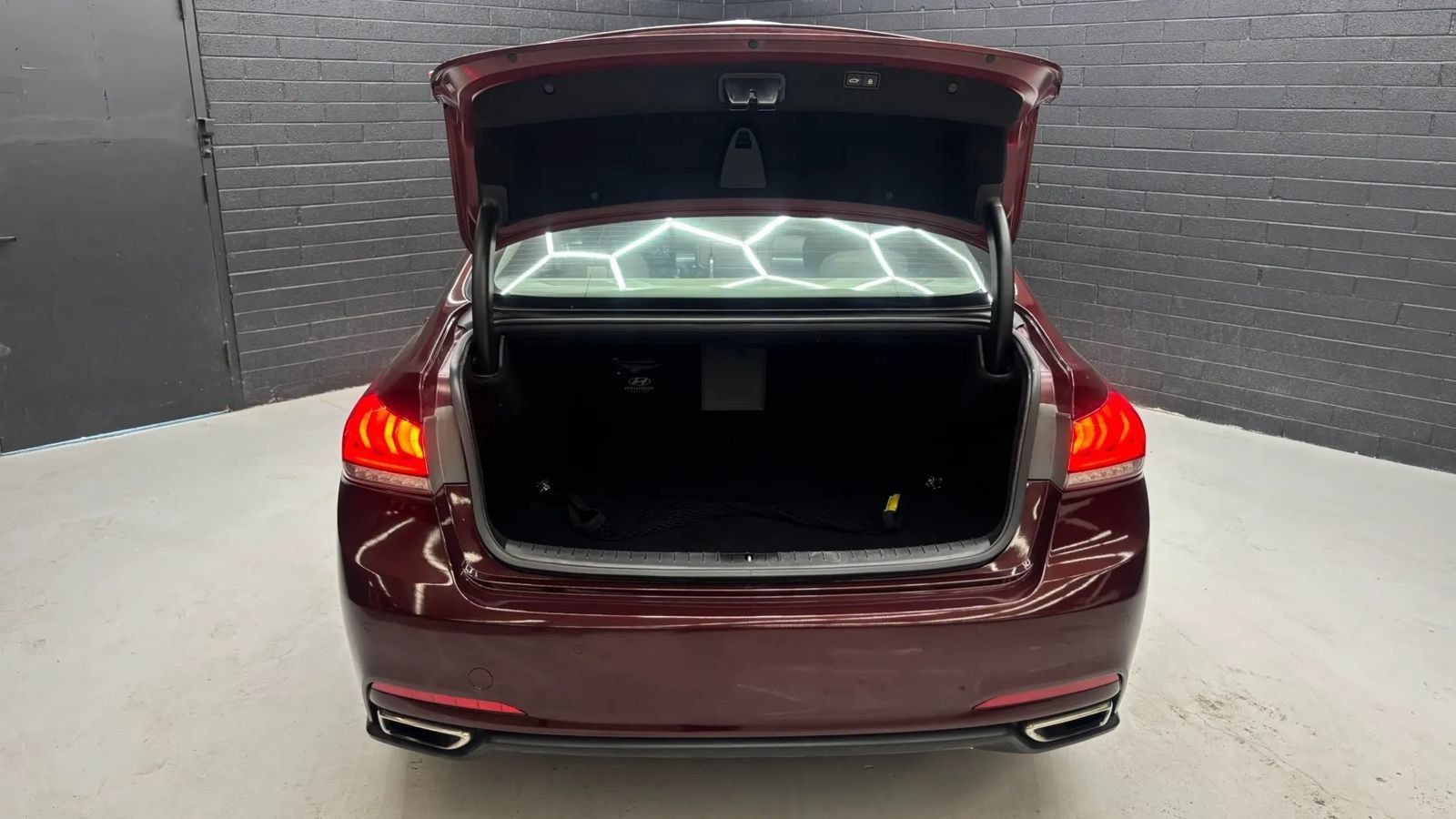Used 2015 Hyundai Genesis 3.8 w/ Option Group 04 RWD image 11