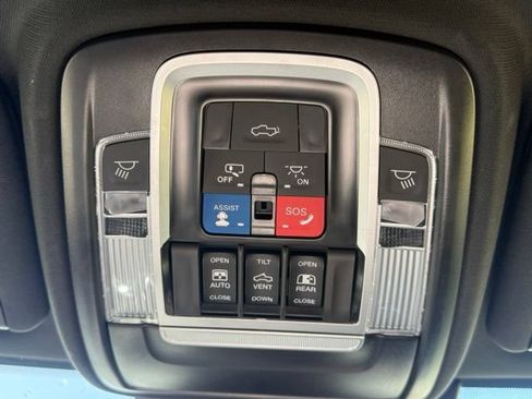 Used 2024 RAM 2500 Limited AWD/4WD image 29