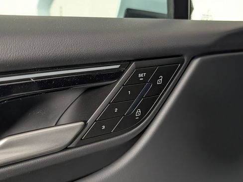 New 2026 Porsche Macan Electric RWD image 27