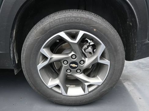 Used 2025 Chevrolet Trax LT FWD image 10