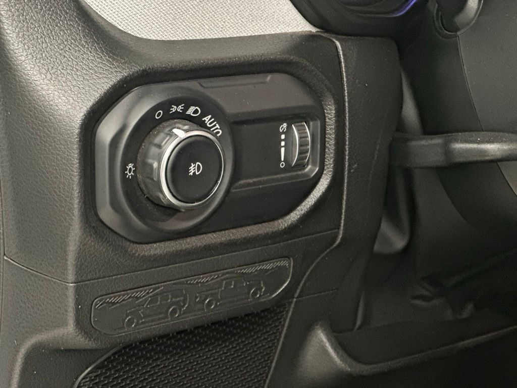 Used 2025 Jeep Wrangler Unlimited Sport AWD/4WD image 16