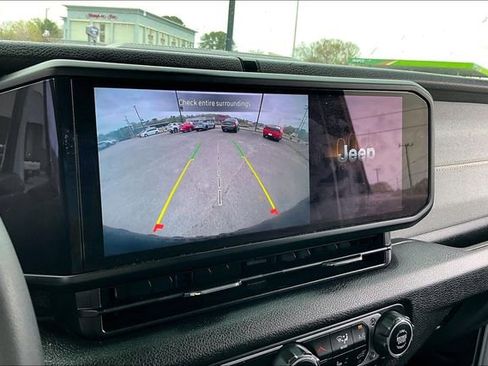 Used 2024 Jeep Wrangler Willys image 13