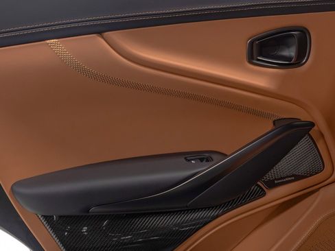 Used 2025 Aston Martin DBX 707 image 76