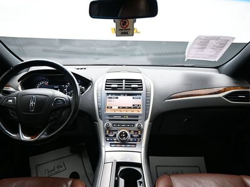 Used 2019 Lincoln MKZ Reserve FWD image 12
