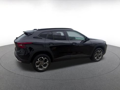 Used 2025 Chevrolet Trax LT FWD image 14