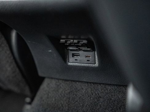 Used 2025 Toyota Camry SE image 33