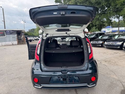 Used 2018 Kia Soul + FWD image 22