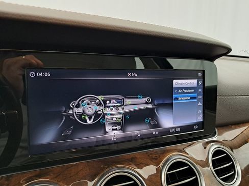 Used 2018 Mercedes-Benz E 300 4MATIC image 23