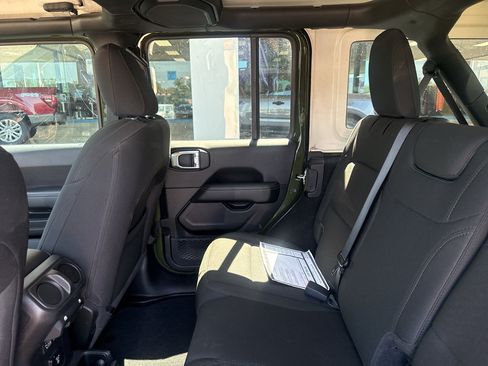 Used 2021 Jeep Wrangler Unlimited Sahara AWD/4WD image 13