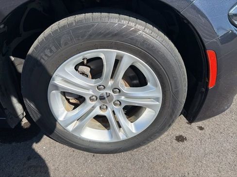 Used 2019 Dodge Charger SXT w/ Leather Interior Group image 3