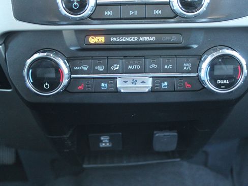 Used 2022 Ford F250 Lariat w/ Lariat Value Package AWD/4WD image 34