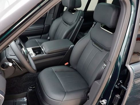 New 2025 Land Rover Range Rover SV AWD/4WD image 9