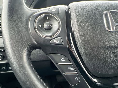 Used 2017 Honda Pilot Touring image 23