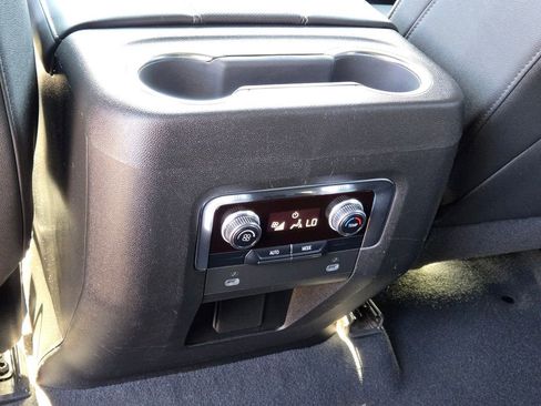 Used 2023 GMC Yukon SLT image 15