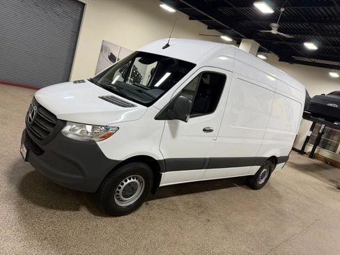 Used 2020 Mercedes-Benz Sprinter 2500 image 9