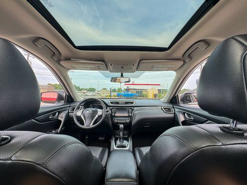 Used 2015 Nissan Rogue SL w/ SL Premium Package FWD image 2