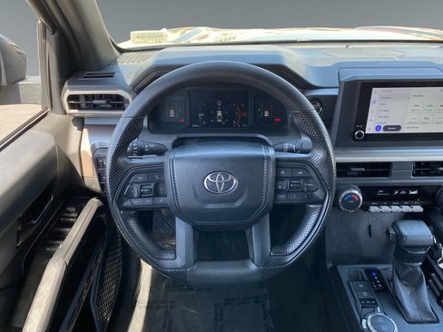 Certified 2024 Toyota Tacoma SR5 AWD/4WD image 12