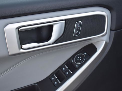 Used 2024 Ford Explorer XLT w/ Equipment Group 202A image 19