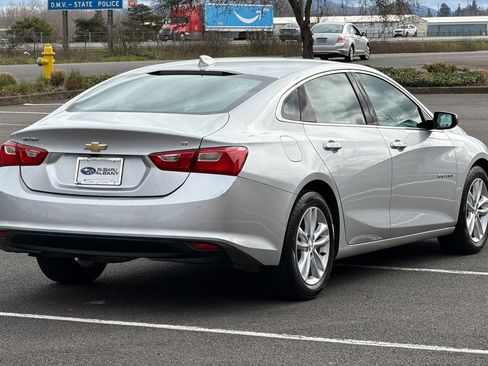 Used 2017 Chevrolet Malibu LT image 4