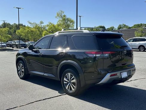 Certified 2025 Nissan Pathfinder SL w/ Black Appearance Package FWD image 7